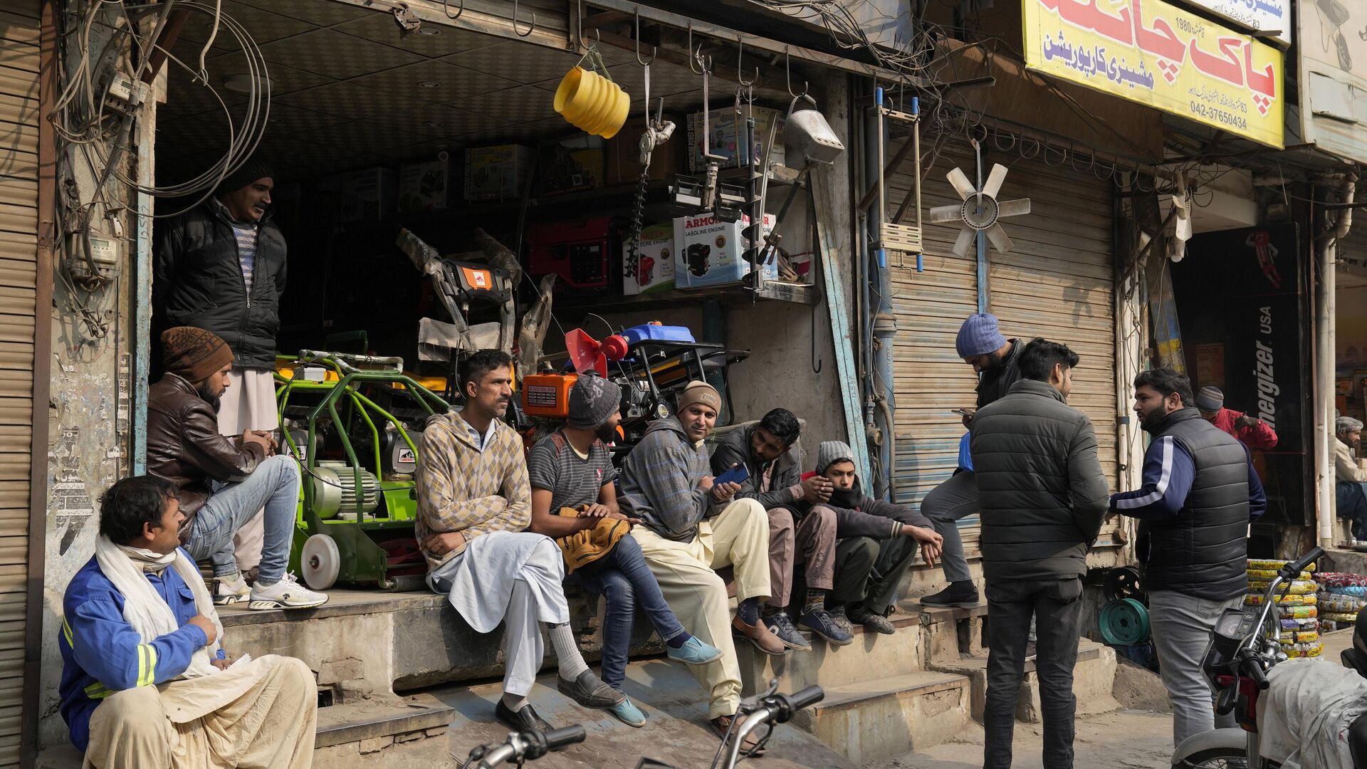 Lahore High Court Recommends Closing Punjab Markets at 8 PM